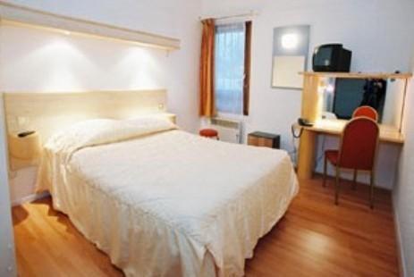 Hotel Du Golf Coignieres Room photo